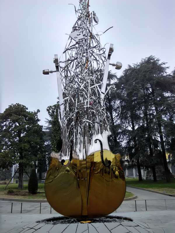 "L'anima della città", hommage à la lutherie de Crémone - sculpture contemporaine de Giorgio Palù